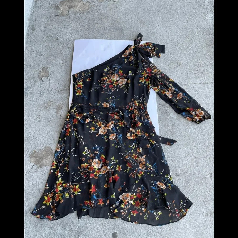 CLOVER AND SLOANE Garden Vine One-Shoulder Dress - Picture 13 of 13